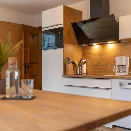 מלון דירות Matthias 3*